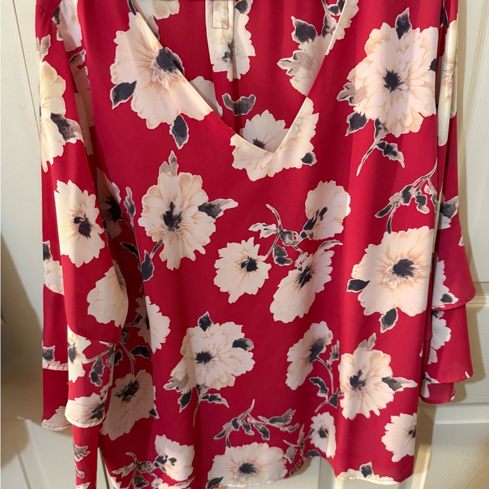 Floral Ruffle Sleeve Top - Perfect for Spring 🌷🌺